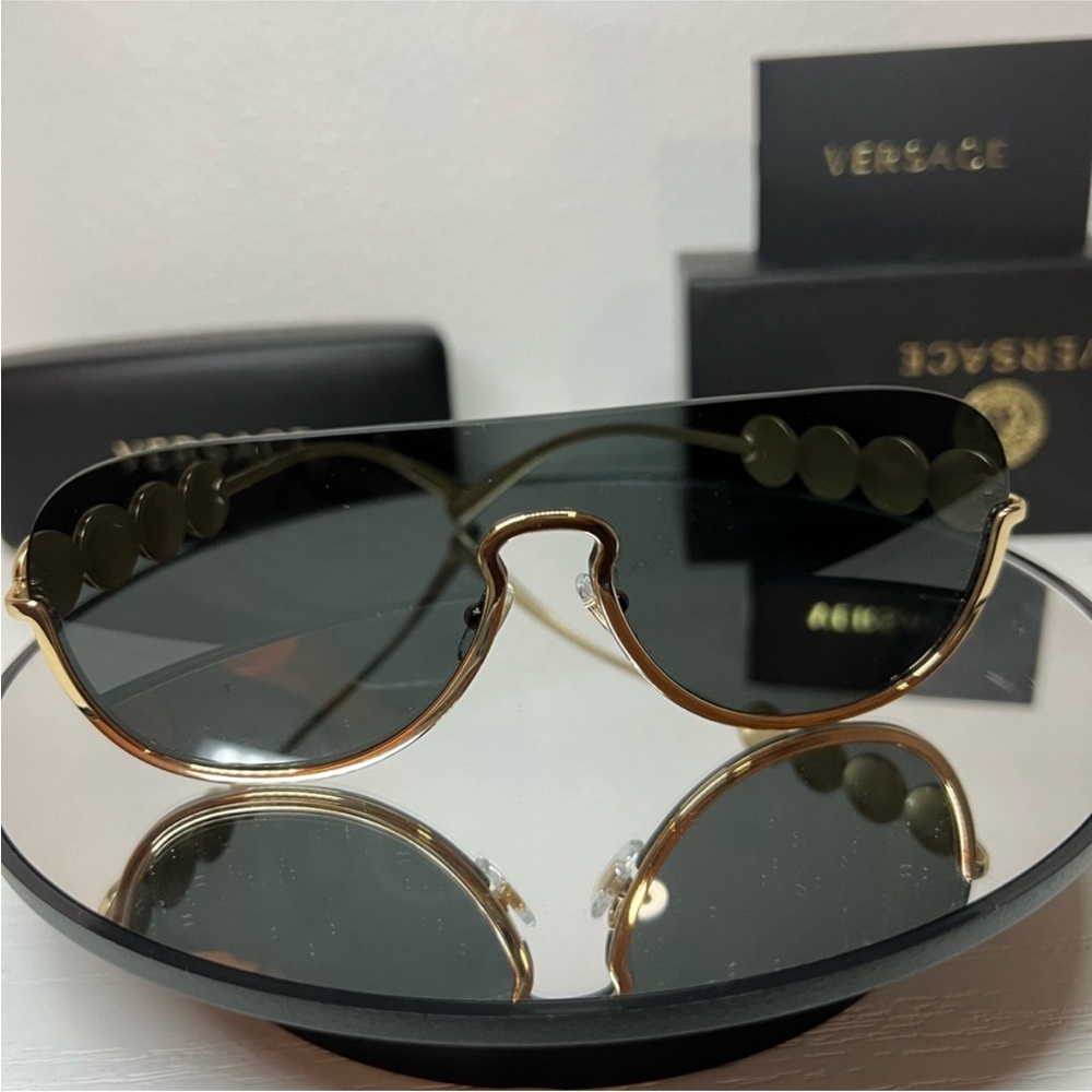 NWOT Versace Sunglasses. New VE2215 - Picture 8 of 9